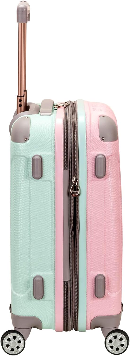 Uitbreidbare hardcase handbagage koffer in lichtroze, perfect voor extra bagage op vakantie.