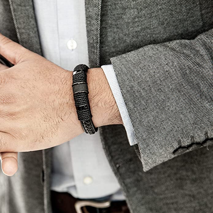 Comfortabele gevlochten herenarmband, lichtgewicht en zacht op de huid voor langdurig dragen.