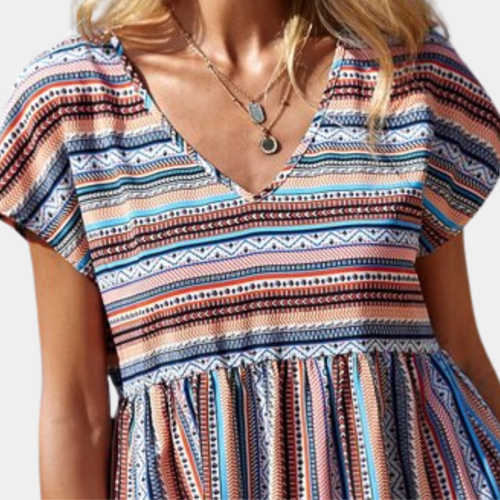 Flatterende gestreepte zomerjurk voor dames, perfect als casual outfit of stijlvolle strandjurk. Zachte stof, korte mouw.