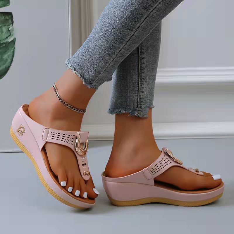 Witte orthopedische dames sandalen van Livienne, ideaal voor een frisse en comfortabele zomerstijl.