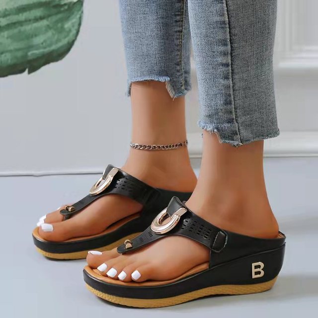 Comfortabele orthopedische dames sandalen met ergonomische zool, perfect voor lange zomerwandelingen.