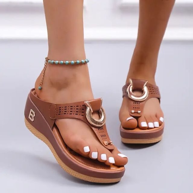 Zwarte orthopedische dames sandalen met open teen, ideaal voor ondersteuning en ademend comfort in de zomer.
