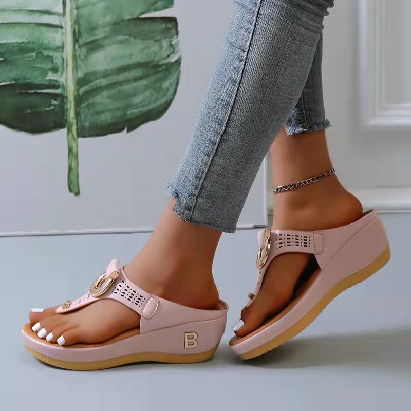 Lichte en ademende Livienne zomersandalen, ideaal voor dames die comfort en stijl zoeken in warm weer.