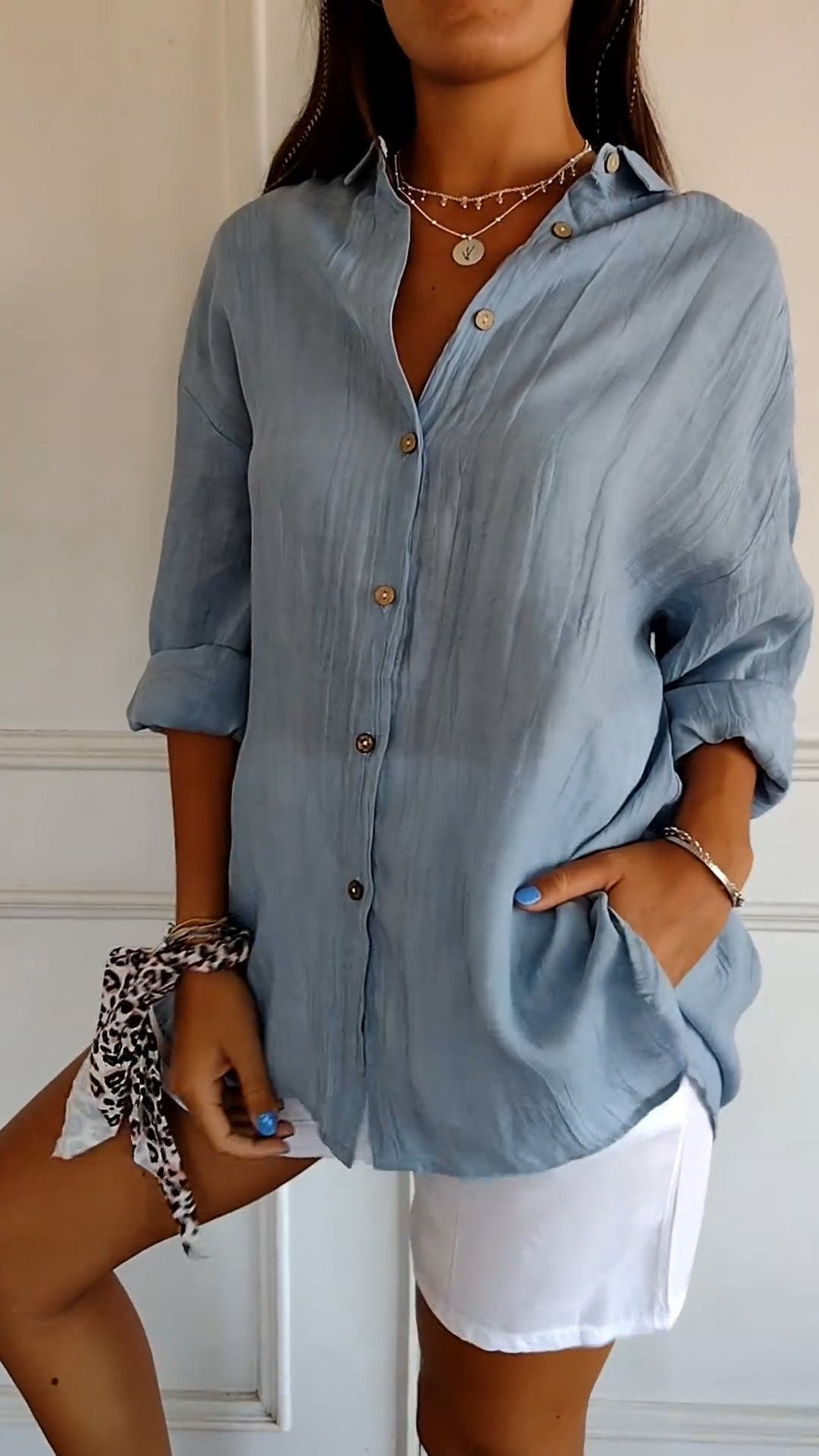 Veelzijdige loszittende damesblouse met lange mouwen; ideaal voor casual chic of zakelijke outfits.