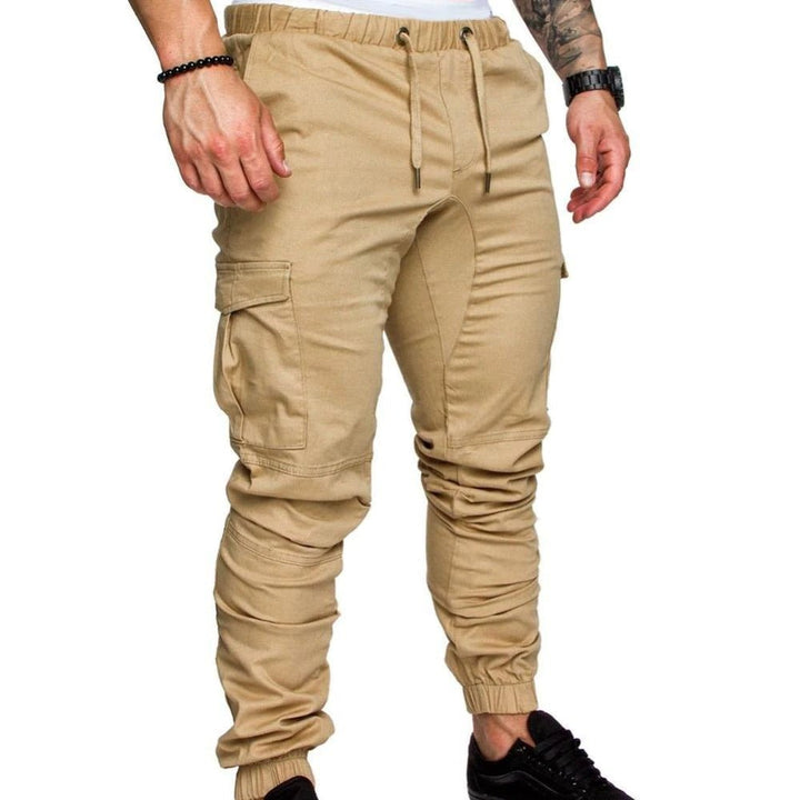 Overzicht van de comfortabele heren cargo broek met elastiek achterzijde