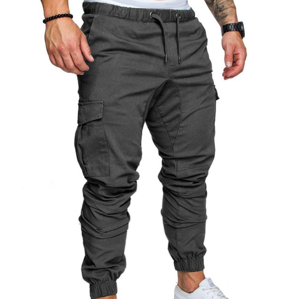Lucas heren cargo broek in donkergrijs met elastische taille gedragen door een man