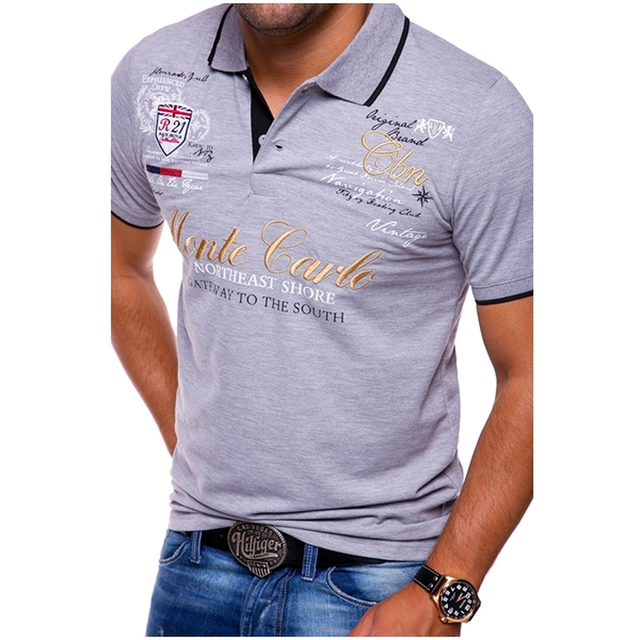 Heren polo shirt met unieke knoopkraag, veelzijdig en stijlvol voor elke gelegenheid.