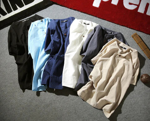 Stijlvol heren t-shirt van ademende stof, perfect voor warme zomerdagen. Comfortabele pasvorm.