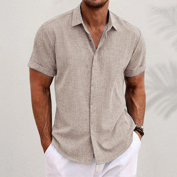 Luchtig heren overhemd met klassieke kraag, een essentiële aanvulling op je zomerkleding.