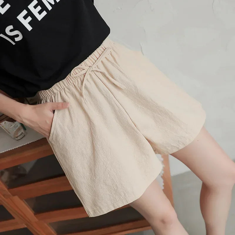 Dames hoge taille shorts, casual en sportief, gemaakt van luchtige stof voor comfort.