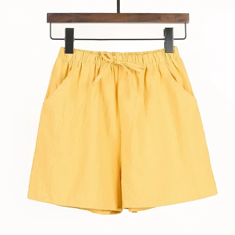 Trendy dames shorts met hoge taille, luchtig en sportief, essentieel voor je zomergarderobe.