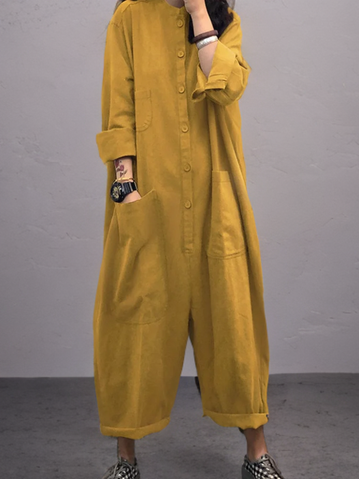 Gele luchtige dames jumpsuit met ruime pasvorm voor een comfortabele en modieuze zomerse strandlook.
