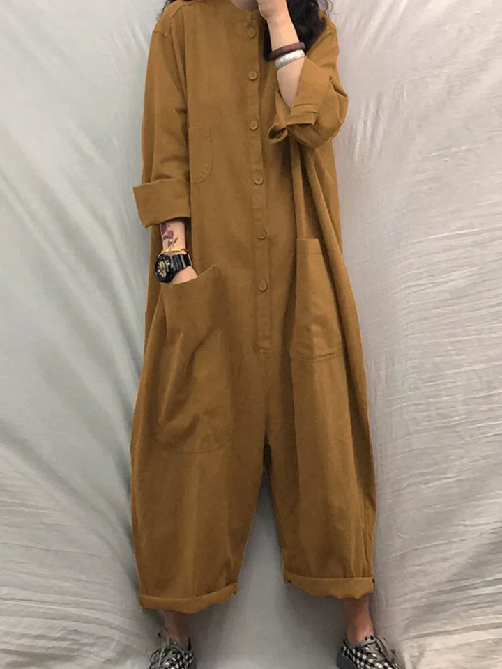 Zwarte elegante dames jumpsuit met comfortabele ruime pasvorm; veelzijdig voor casual en chique zomerse dagen.