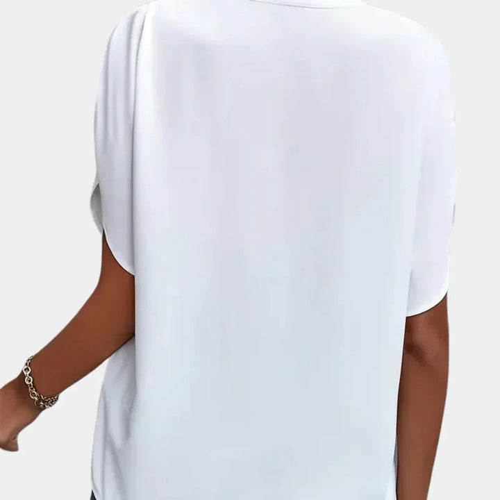 Stijlvolle Ella zomertop, dameskleding met ronde hals en korte mouwen, perfect voor een luchtige zomerlook.