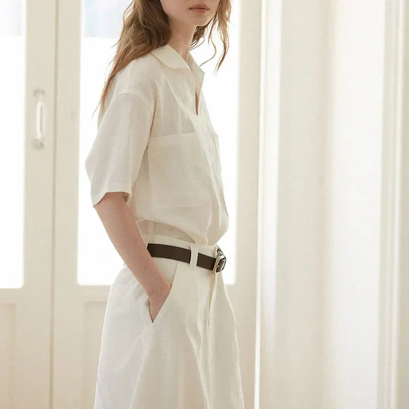 Comfortabele, losvallende damesblouse met V-hals en korte mouwen. Perfect voor een casual strandlook.
