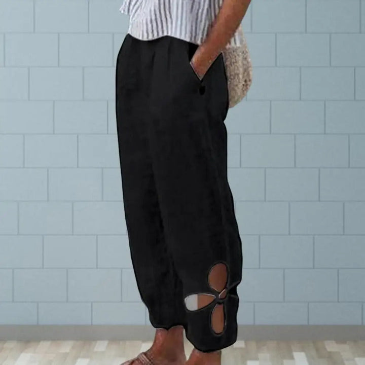 Casual damesbroek met luchtige stof en relaxte pasvorm. Deze zomerbroek combineert comfort met een trendy stijl.