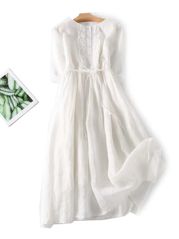 Comfortabele witte dames zomerjurk met losse pasvorm, perfect voor een casual dagje uit of op vakantie.
