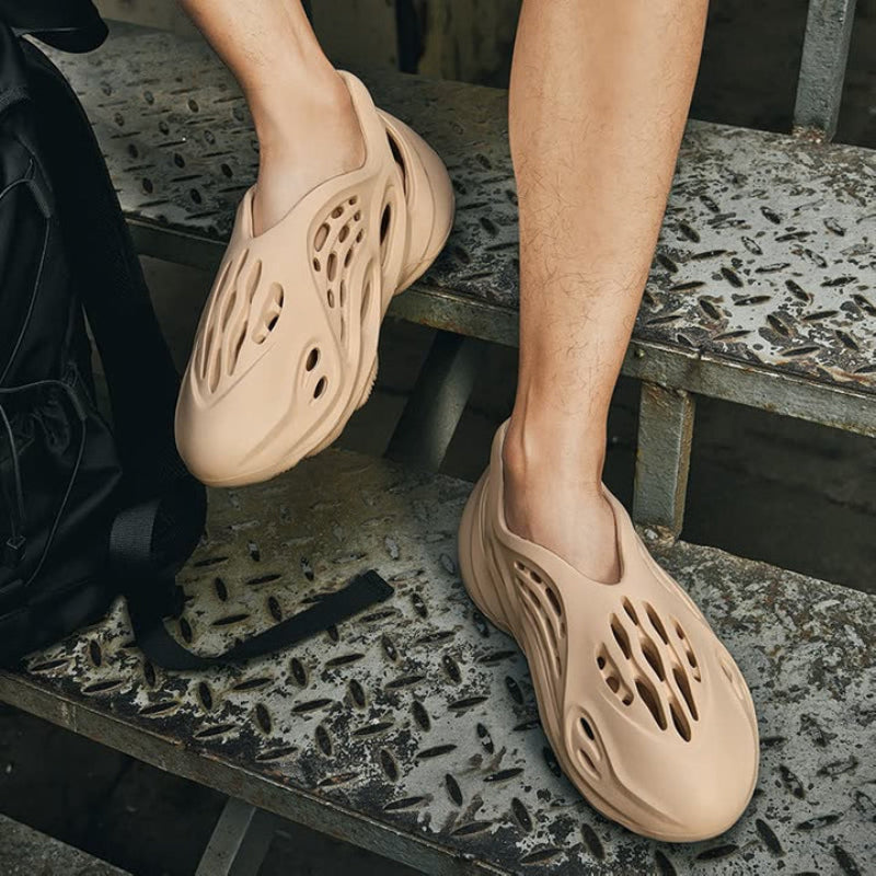 Witte heren zomerschoenen, luchtige instappers die ademend comfort bieden voor heren. Ideaal voor de zomer.