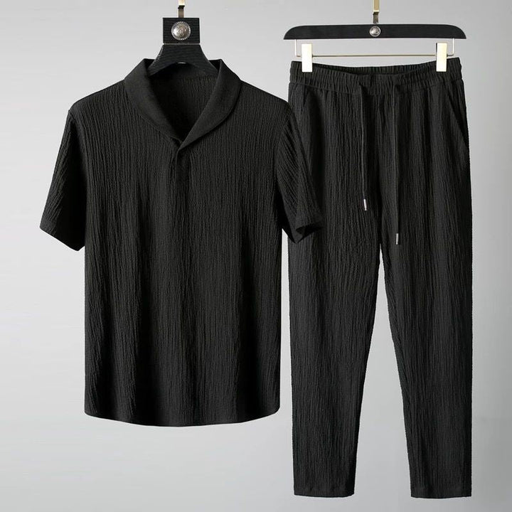 Witte casual herenset Lyno; ademende stof, ideale zomer outfit voor mannen, blouse en broek.