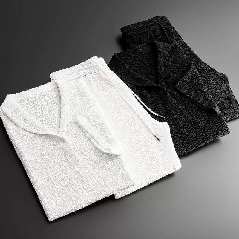 Stijlvolle zomer outfit Lyno voor mannen, wit; luchtige blouse en broek voor comfort en casual look.
