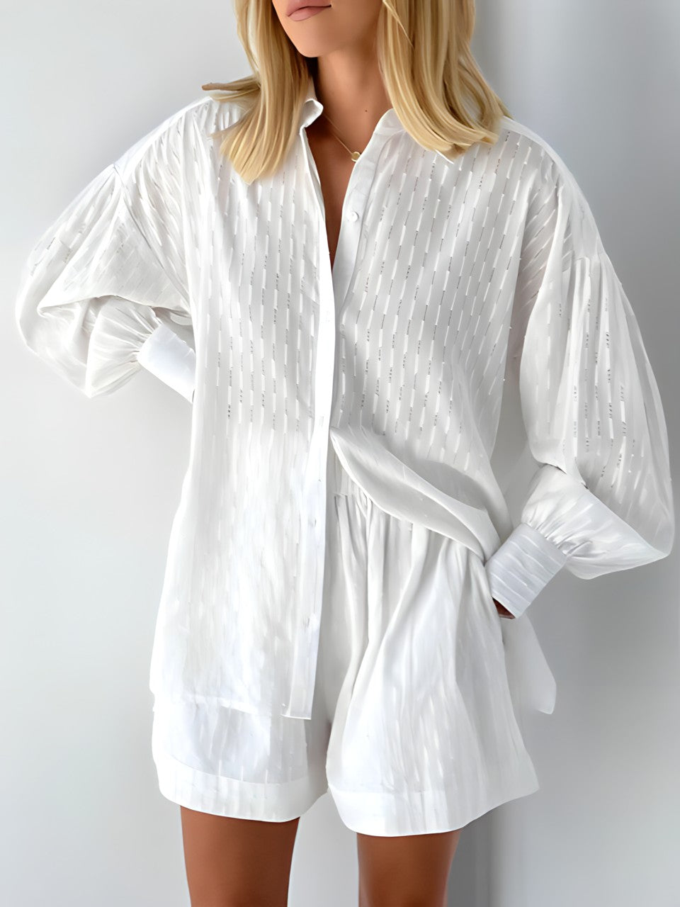 Luchtige Juna dames zomerset: comfortabele blouse en shorts in ademende stof, ideaal voor warme dagen.