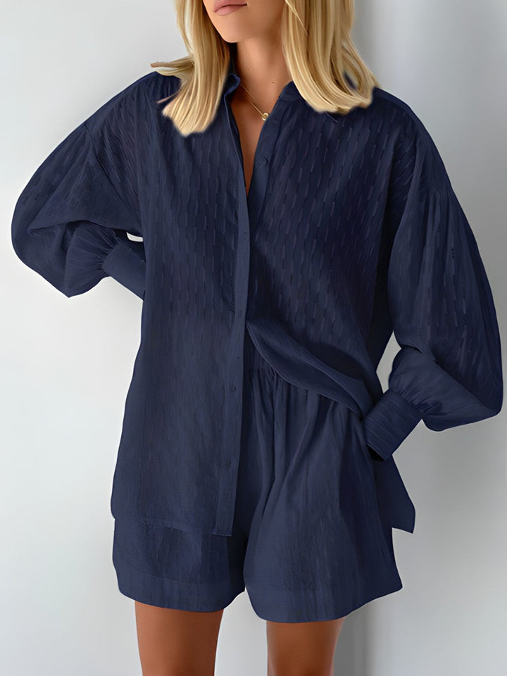 Trendy Juna dames zomerset: lichtgewicht blouse en shorts voor een frisse en comfortabele zomerlook.