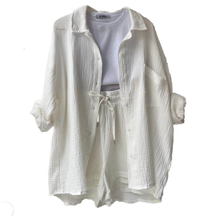 Zachte, luchtige dames kleding set van katoen. Comfortabel en modieus voor een warme zomer. Damesmode.