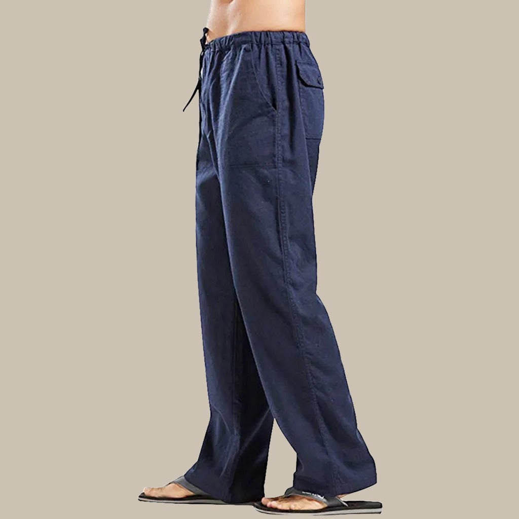Comfortabele herenbroek met elastische taille en relaxte pasvorm, gemaakt van luchtig linnen voor de zomer.