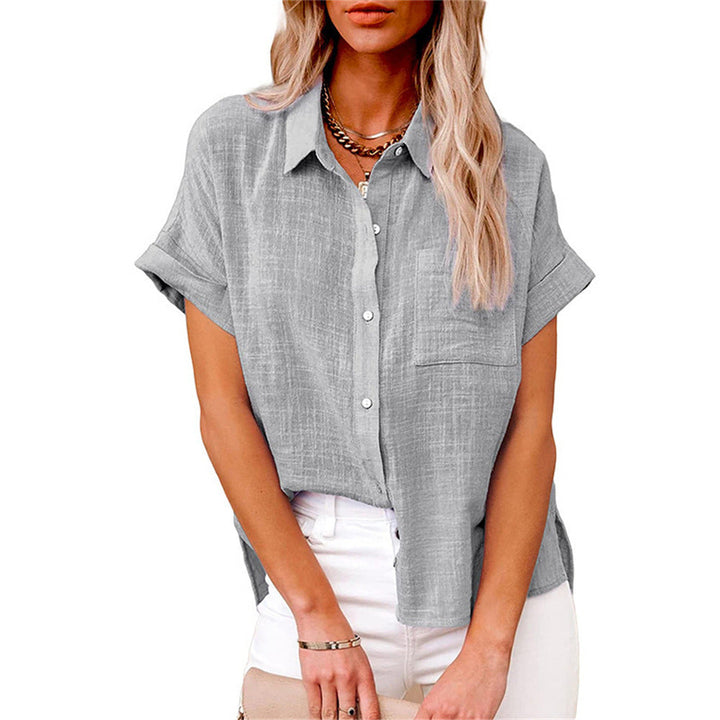 Perfecte effen dames zomerblouse met korte mouwen en knoopsluiting; modieus en comfortabel.