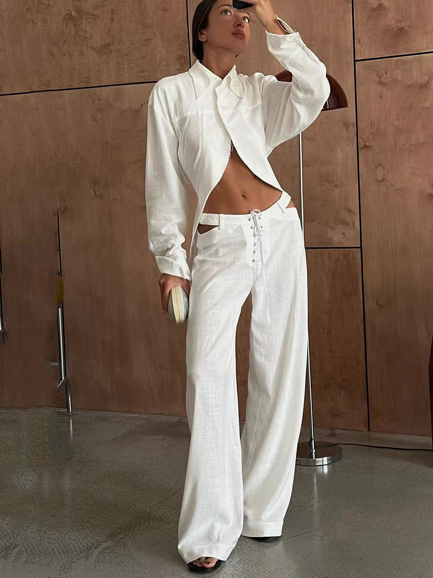 Minimalistische Nayela tweedelige loungewear set voor dames. Luchtig shirt met lange mouwen en broek voor comfort.