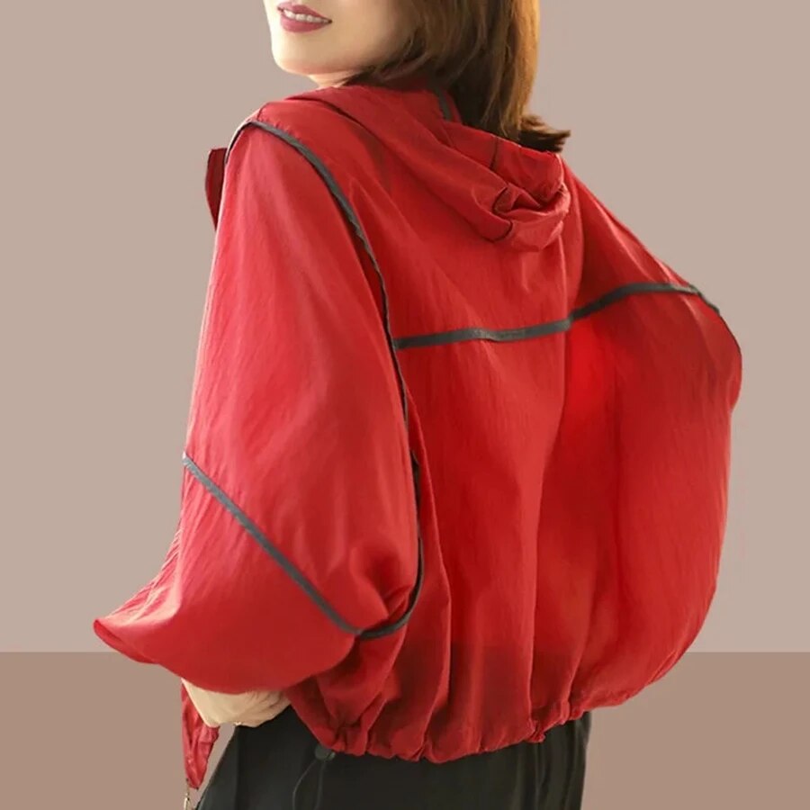 Comfortabele en luchtige dames zomer hoodie jas Zoë met oversized pasvorm, ideaal voor warme dagen.