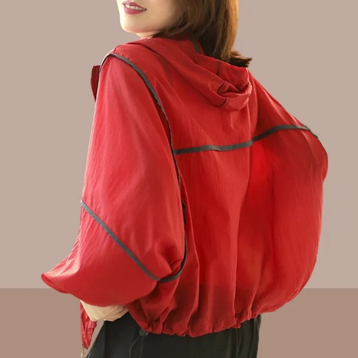 Comfortabele en luchtige dames zomer hoodie jas Zoë met oversized pasvorm, ideaal voor warme dagen.