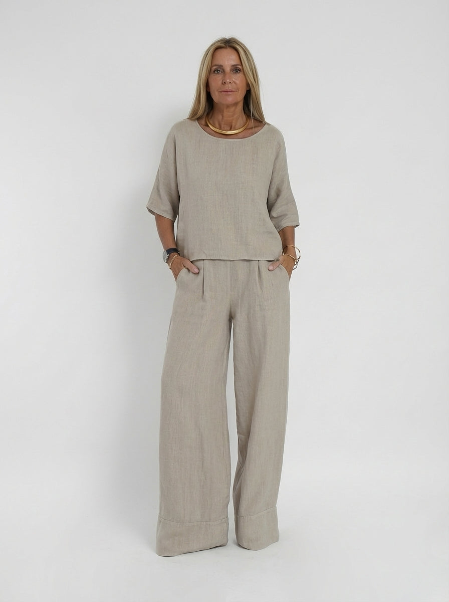 Luchtige tweedelige damesset met wijde broek, ideaal voor stijlvol zomercomfort en casual dagen.