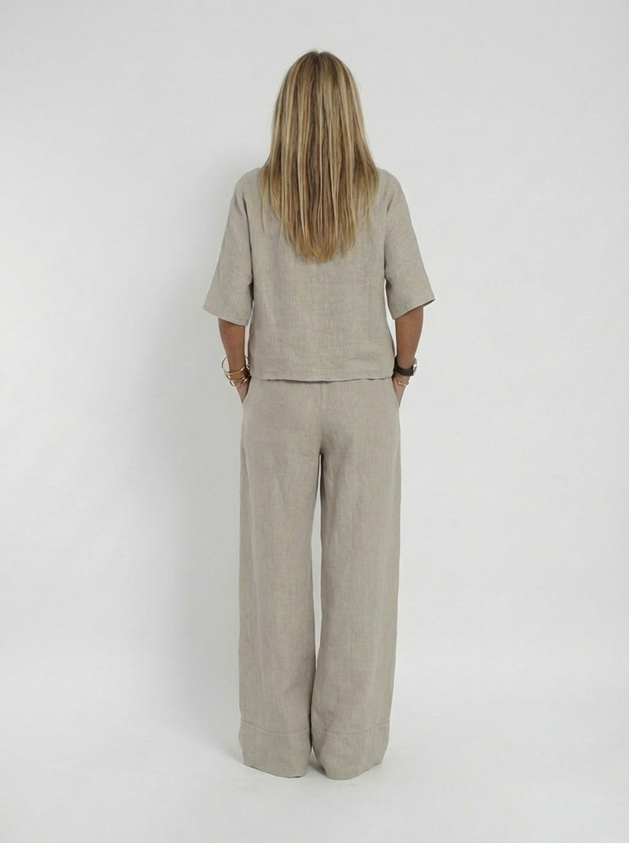 Comfortabele damesset met trendy wijde broek, perfecte tweedelige zomerkleding voor ontspanning.