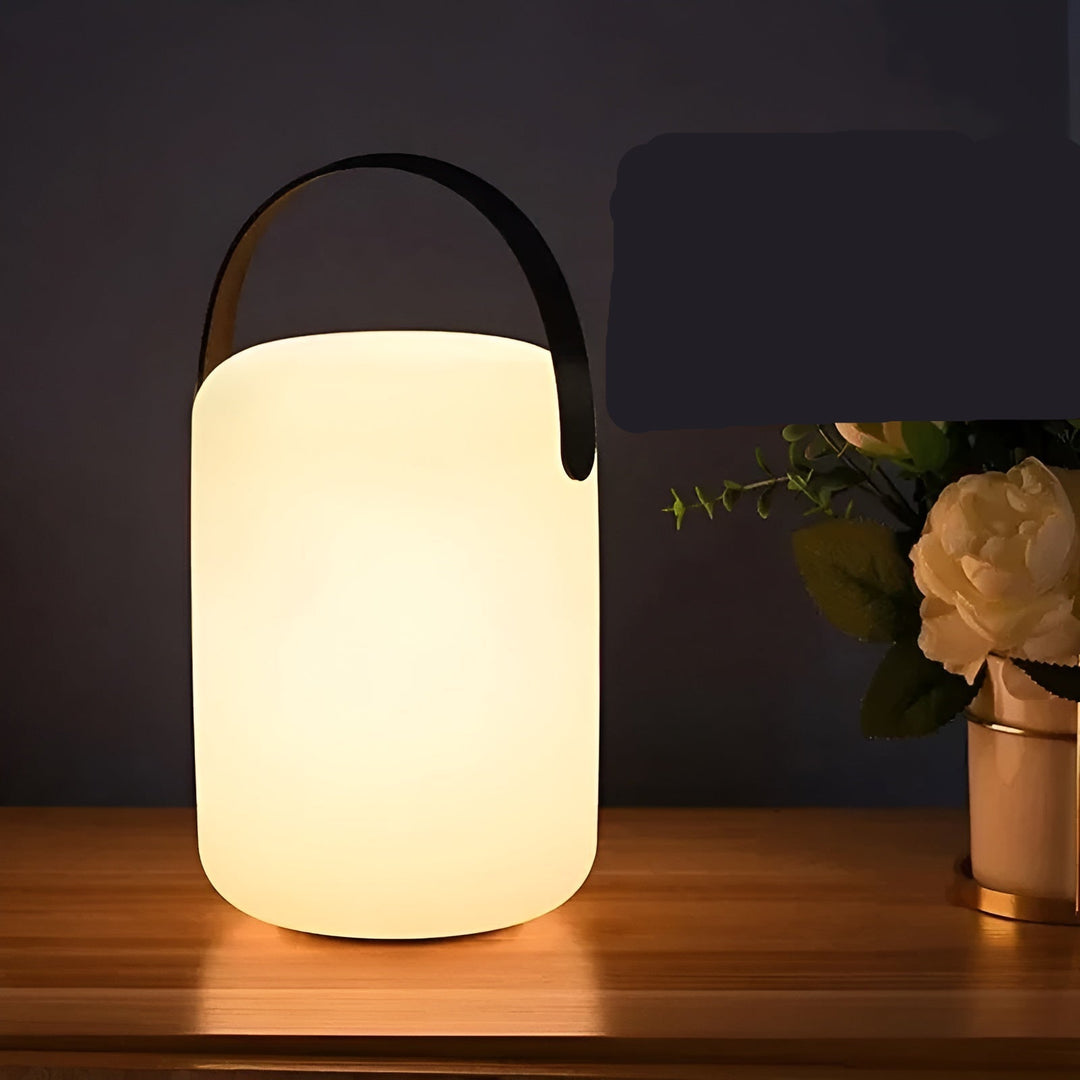 Lumora kleurrijke LED tafellamp. Waterdichte sfeerverlichting voor gezellige avonden in tuin of woonkamer.