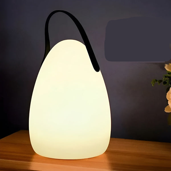 Waterdichte LED tafellamp Lumora. Duurzame en oplaadbare verlichting voor buiten op uw tuintafel.