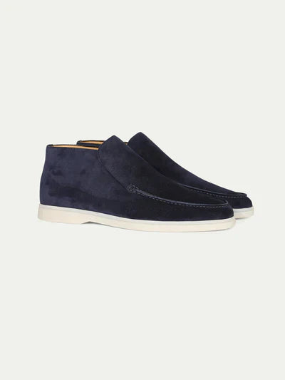 Veelzijdige heren loafers: Alexander suède instappers voor zowel casual als nette looks.
