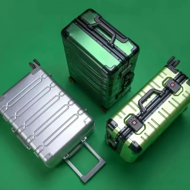 Ruime aluminium reiskoffer 'Oslo' voor georganiseerde zakelijke bagage. Harde koffer met slimme indeling.