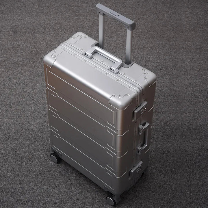 Luxe aluminium reiskoffer Pristina. Sterke hardshell bagage met soepele spinnerwielen en TSA slot voor elke reis.