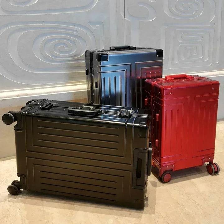Zilverkleurige aluminium handbagage koffer Valletta, robuust en lichtgewicht voor snelle trips.