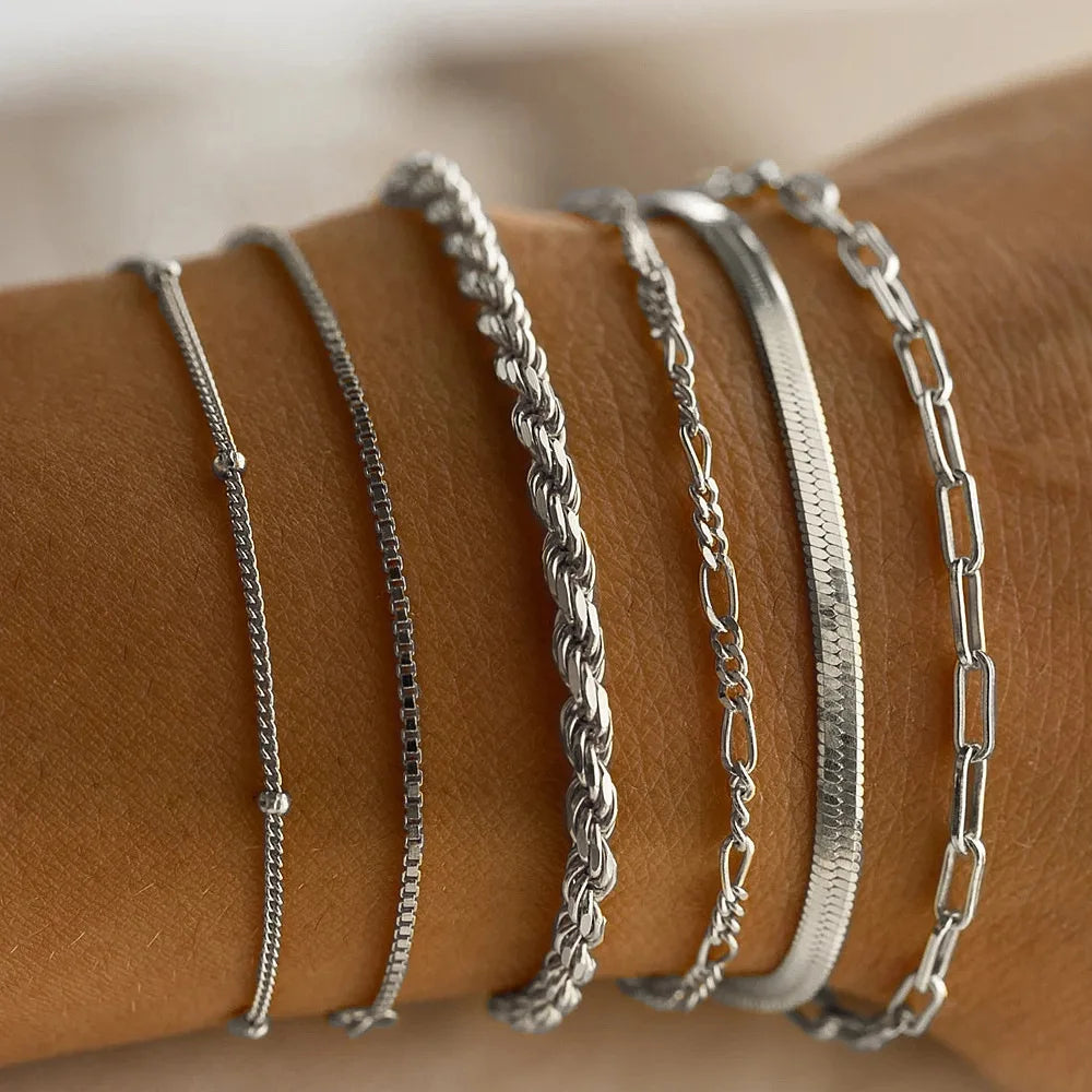 Verfijnde dames sieraden set: 6 diverse armbanden, perfect als luxe cadeau of stijlvol modeaccessoire.