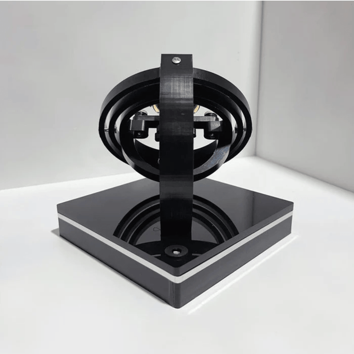 Acryl displaydoos met automatische opwinder voor twee horloges, biedt optimale horlogebescherming en presentatie.