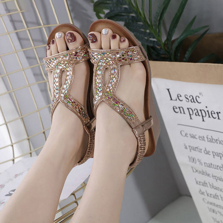 Zilveren dames sandalen, Celeste model, met glanzende strass en comfortabele wedge.