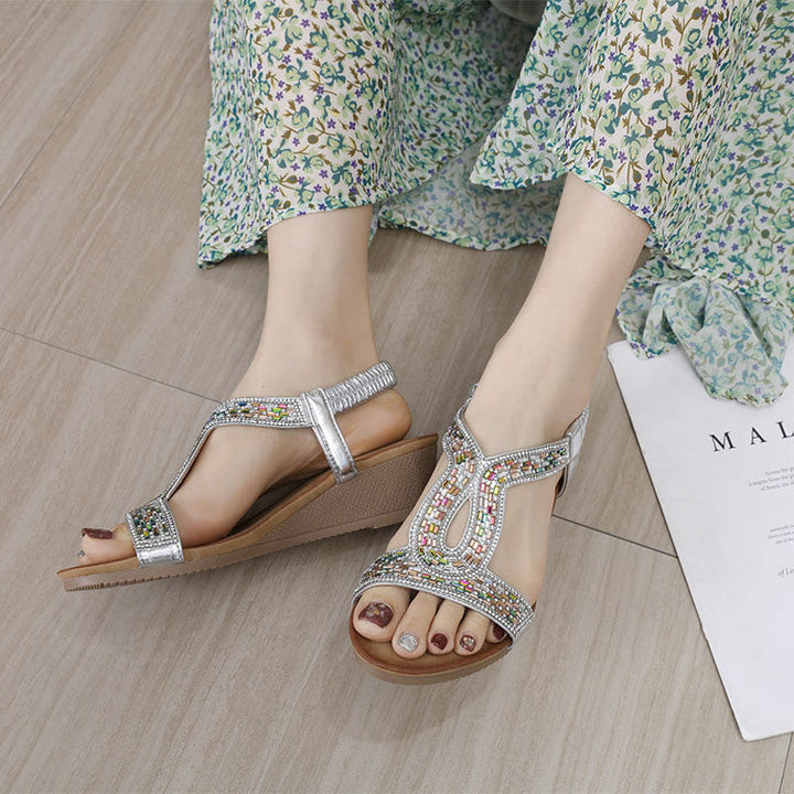 Luxe dames sandalen Celeste in zwart, met strass en een comfortabele wedge hak.