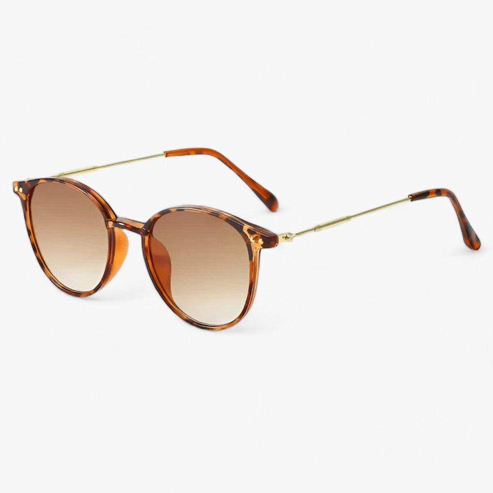 Stijlvolle retro dames zonnebril Liora in bruin. Rond frame met luxe luipaardprint, UV400 bescherming.