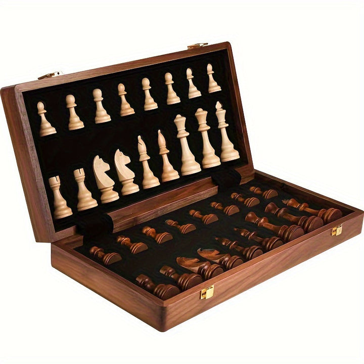 Luxe EchelonMaster walnoten schaakset met handgemaakte houten stukken, ideaal bordspel voor strategie.