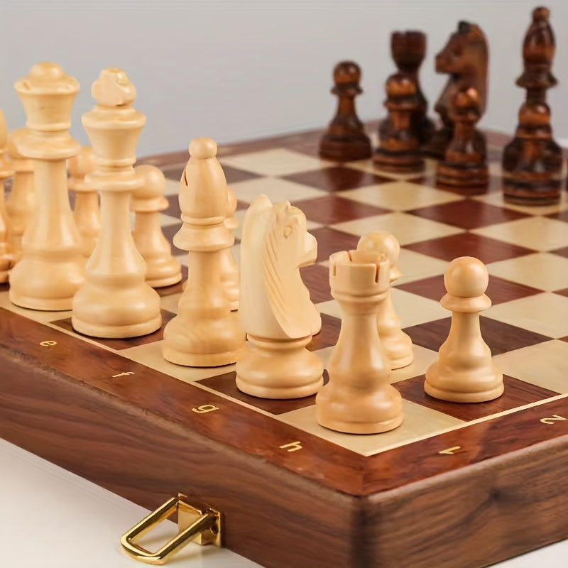 Complete luxe walnoten schaakset van EchelonMaster met gedetailleerde houten schaakstukken en bord.