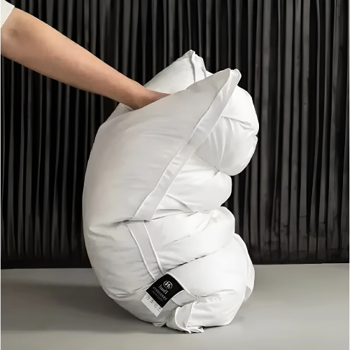Comfortabel ganzendons kussen voor superieure nekondersteuning, ideaal voor diepe ontspanning en slapen.