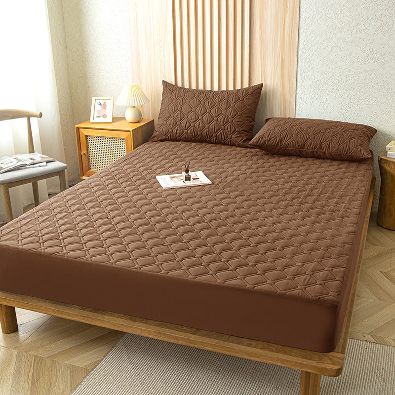 Dikke gewatteerde matrasbeschermer voor superieur slaapcomfort en optimale bescherming.