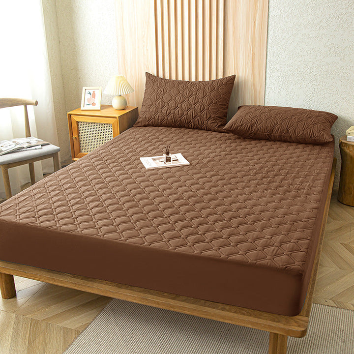 Dikke gewatteerde matrasbeschermer voor superieur slaapcomfort en optimale bescherming.